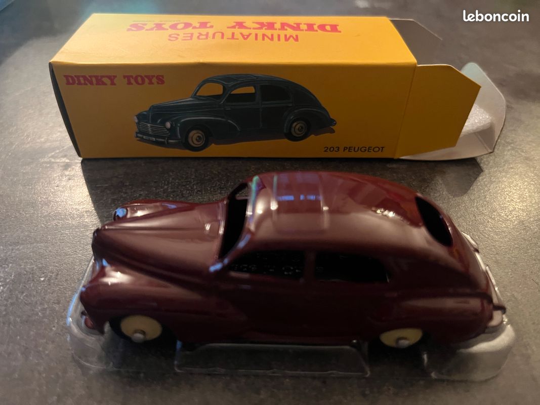 Heller 80160 - Maquette voiture française Peugeot 203 1/43