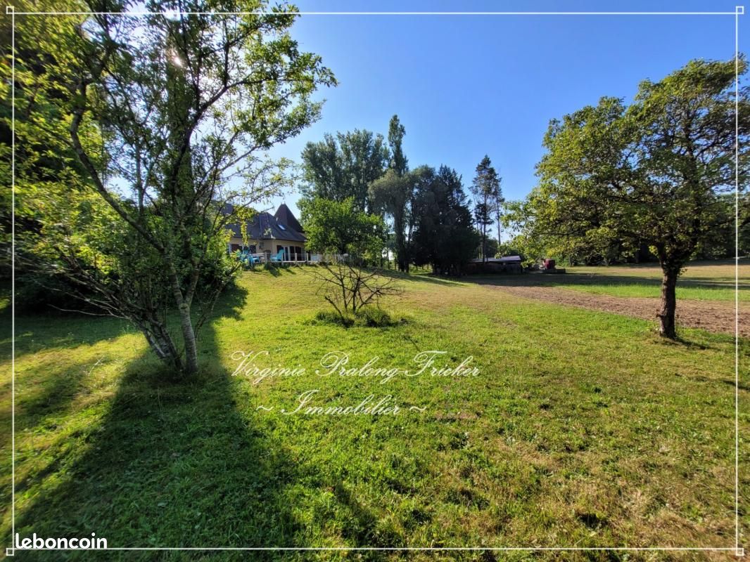 Maison 9 pièces 350 m² · à Galgon · 350 m² · 590 000 €