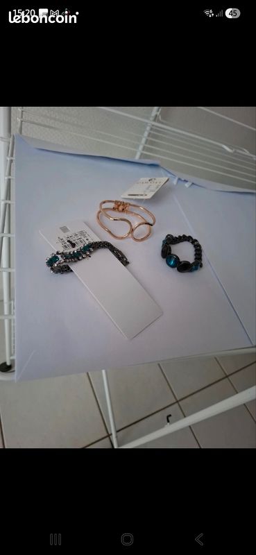 Lot de bijoux fantaisies 2 Neuf avec étiquette 1 Neuf sans étiquette (image 1)