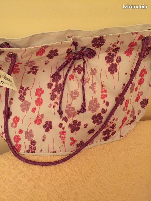 Sac avec petite fleur en couleur (image 2)