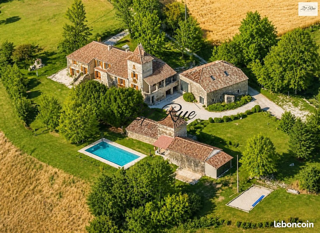 Maison 10 pièces 526 m² · à Lalbenque · 526 m² · 625 000 €