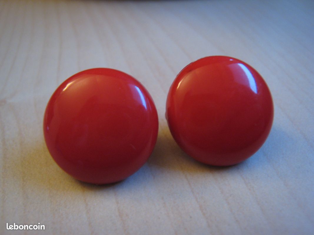 Boucles D'oreilles Clips En Plastique Rouge – Modèle J334 – Occasion Bon état