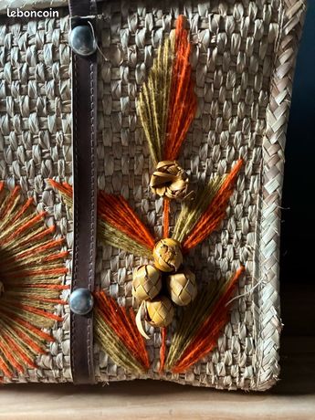 Vieux panier en paille de seigle - France