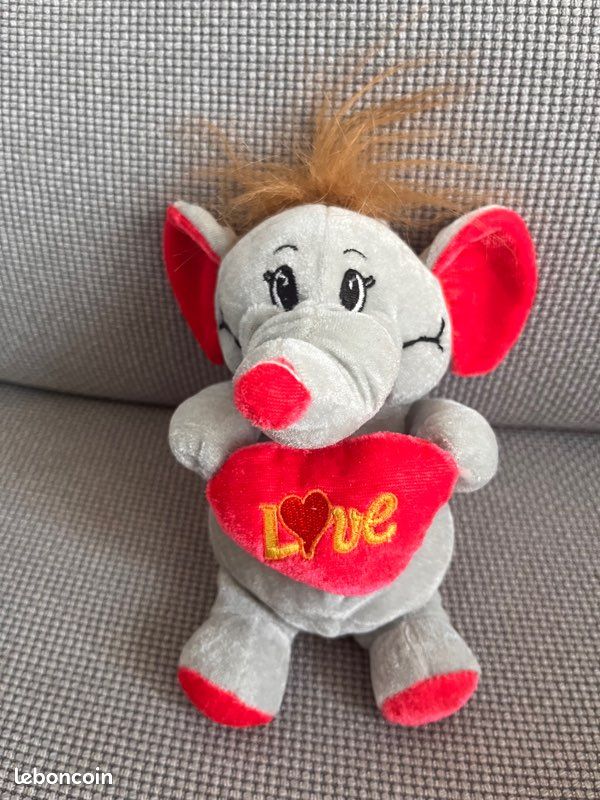 Peluche éléphant love coeur (image 1)