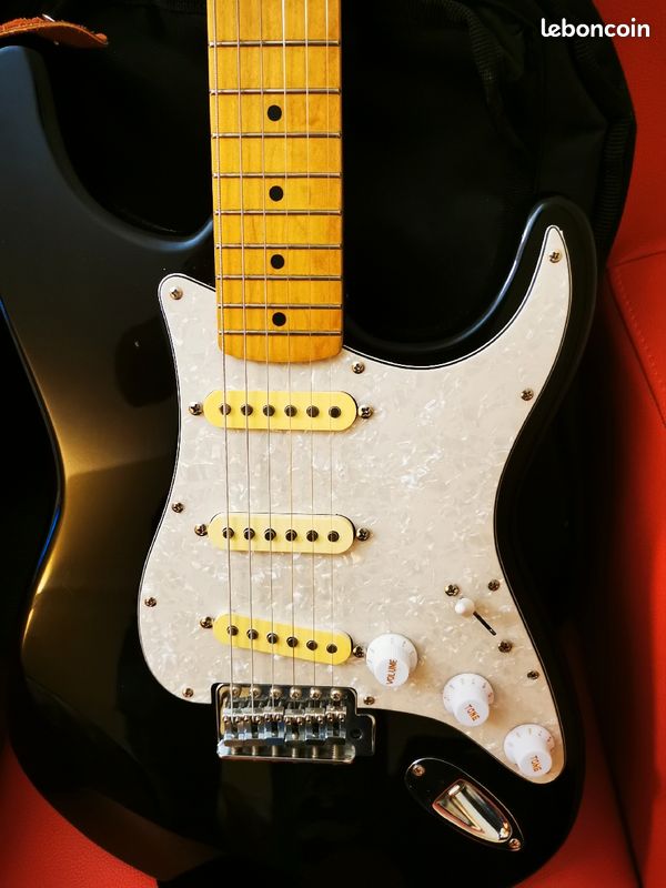 Fender stratocaster (image 2)
