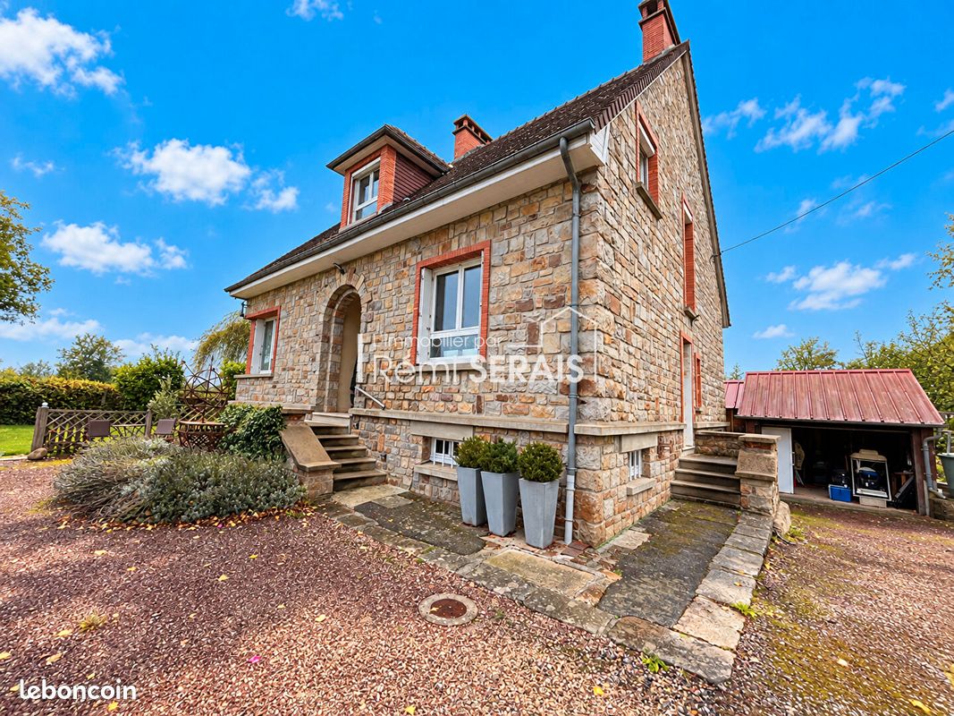 Maison 6 pièces 145 m² · à Domfront en Poiraie · 145 m² · 244 900 €