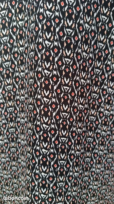 Blouse sans manche fond noir (image 5)