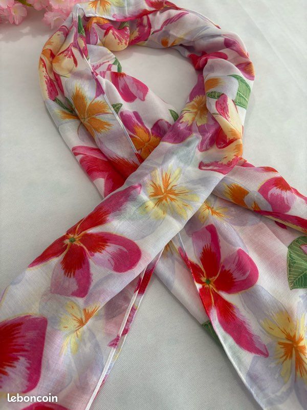Foulard imprimé évasion (image 1)