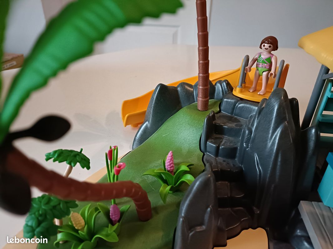 LOT 77 : L'ile de vacances Playmobil - n°6979 - univers : monde actuel (image 3)