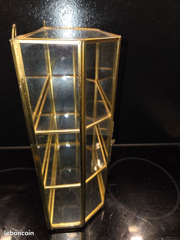 Vitrine (image 2)