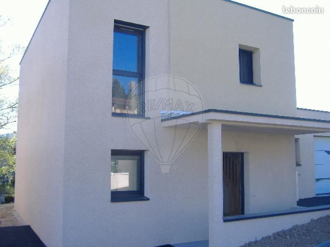 Maison 5 pièces 118 m² · à Poule-les-Écharmeaux · 118 m² · 990 €/mois