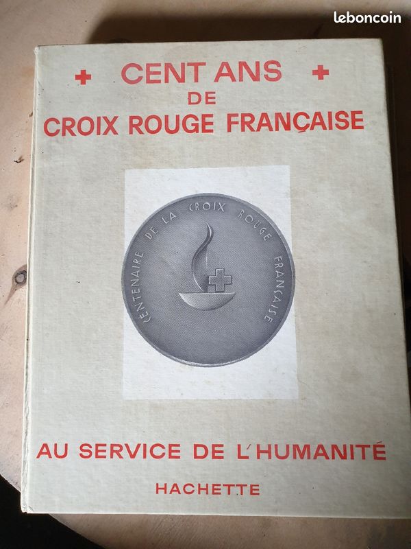 Livre cent ans croix rouge française (image 1)