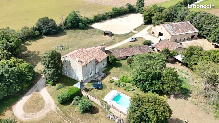 Propriété 8 pièces 297 m²