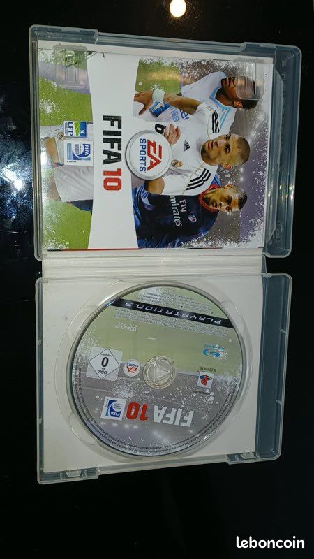Console ps3 + 2 manettes+ boite de la ps3+ 1 jeu fifa (image 9)