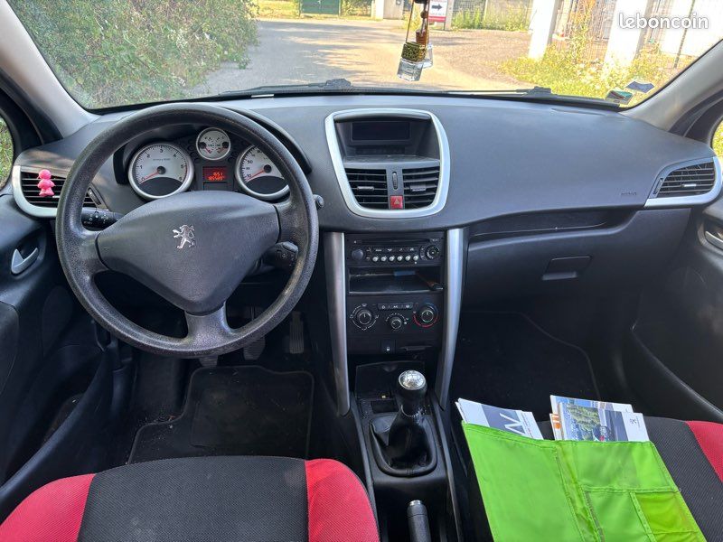 Peugeot 207 série 64 1.6 hdi 92CH diesel (image 2)
