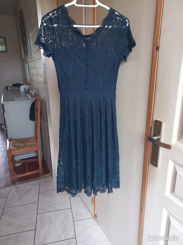 Robe de cérémonie (image 1)