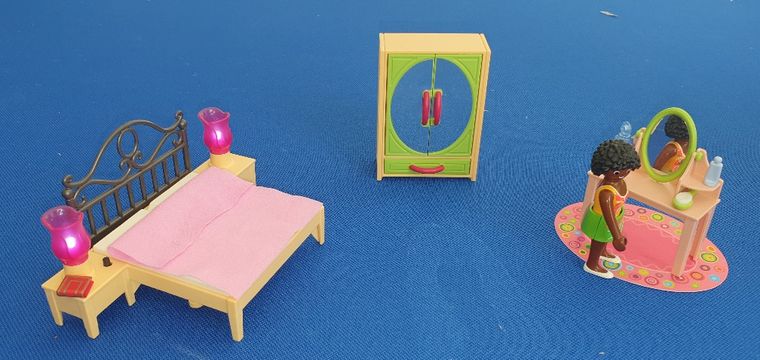 Playmobil - 5309 - Chambre d'adulte avec Coiffeuse : : Jeux et  Jouets