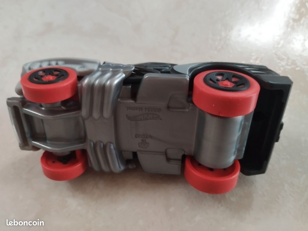 Vend voiture kinder (image 2)