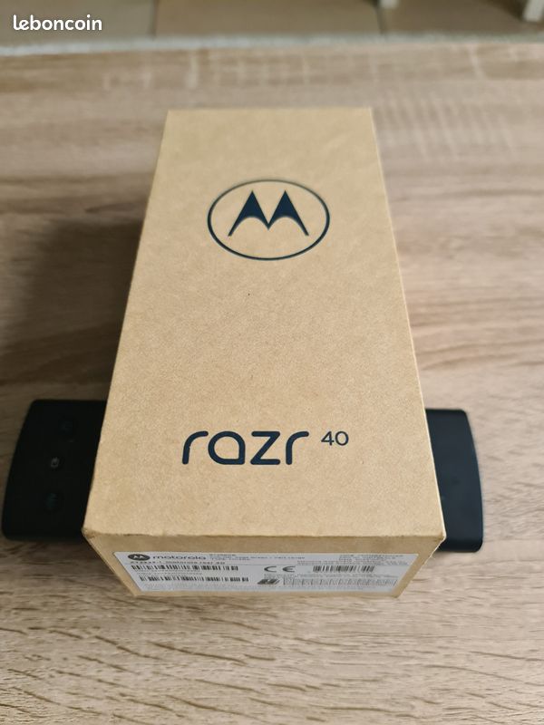Smartphone Motorola Razr 40 256Go vert sauge Neuf (image 3)