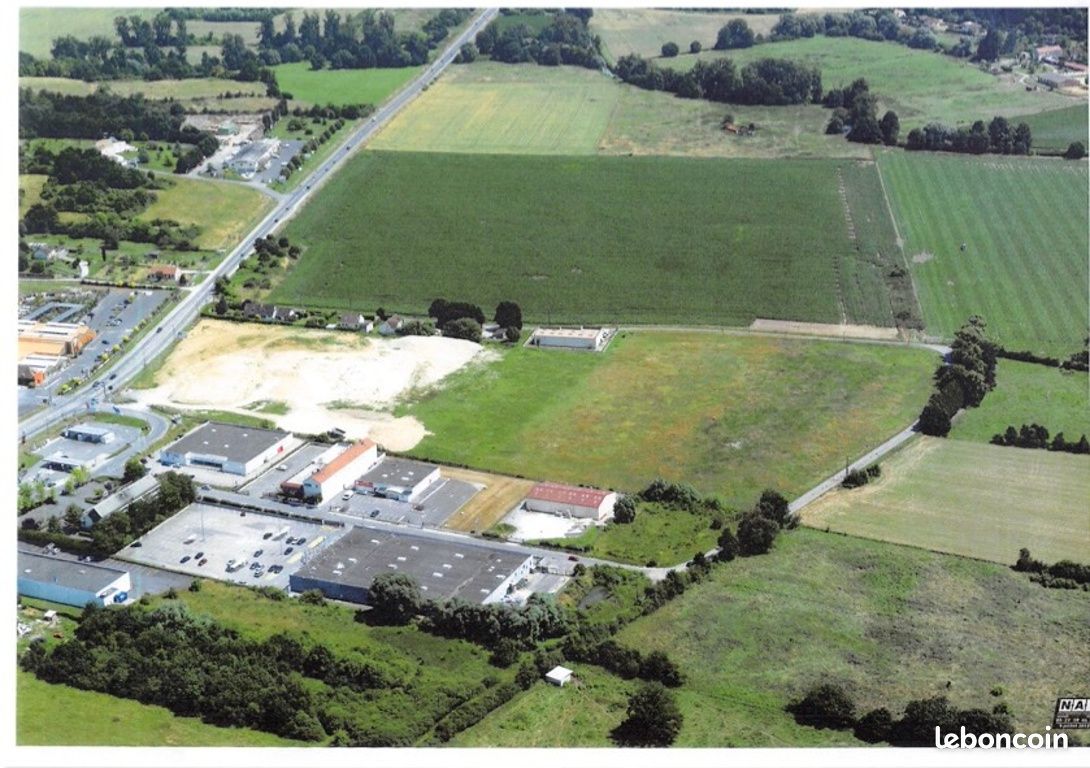 Terrain 27 083 m² Mouroux · 4 350 000 €