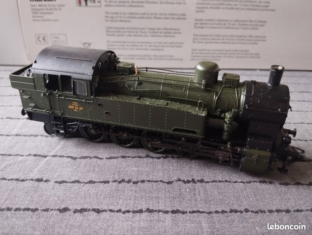 MAMOD : Loco tender à vapeur vive de couleur verte, avec wagon "Steam