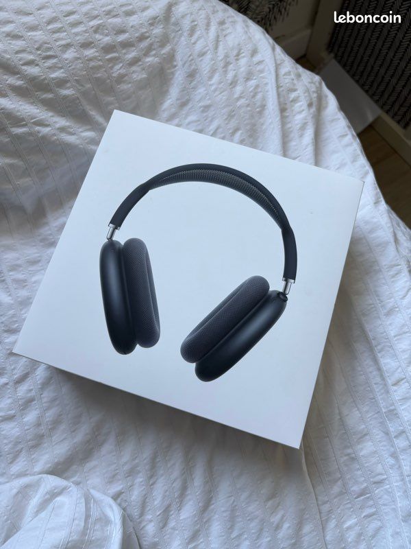 AirPods Max (image 1)