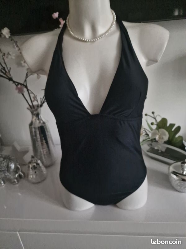 Un maillot de bain noir 1 pièce taille 40 marque Wamea Beach (image 3)