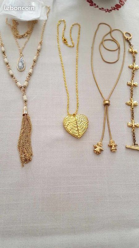 Collier bracelet ,un collier cœur porte photo ,un sautoir N°1334 - Main Image