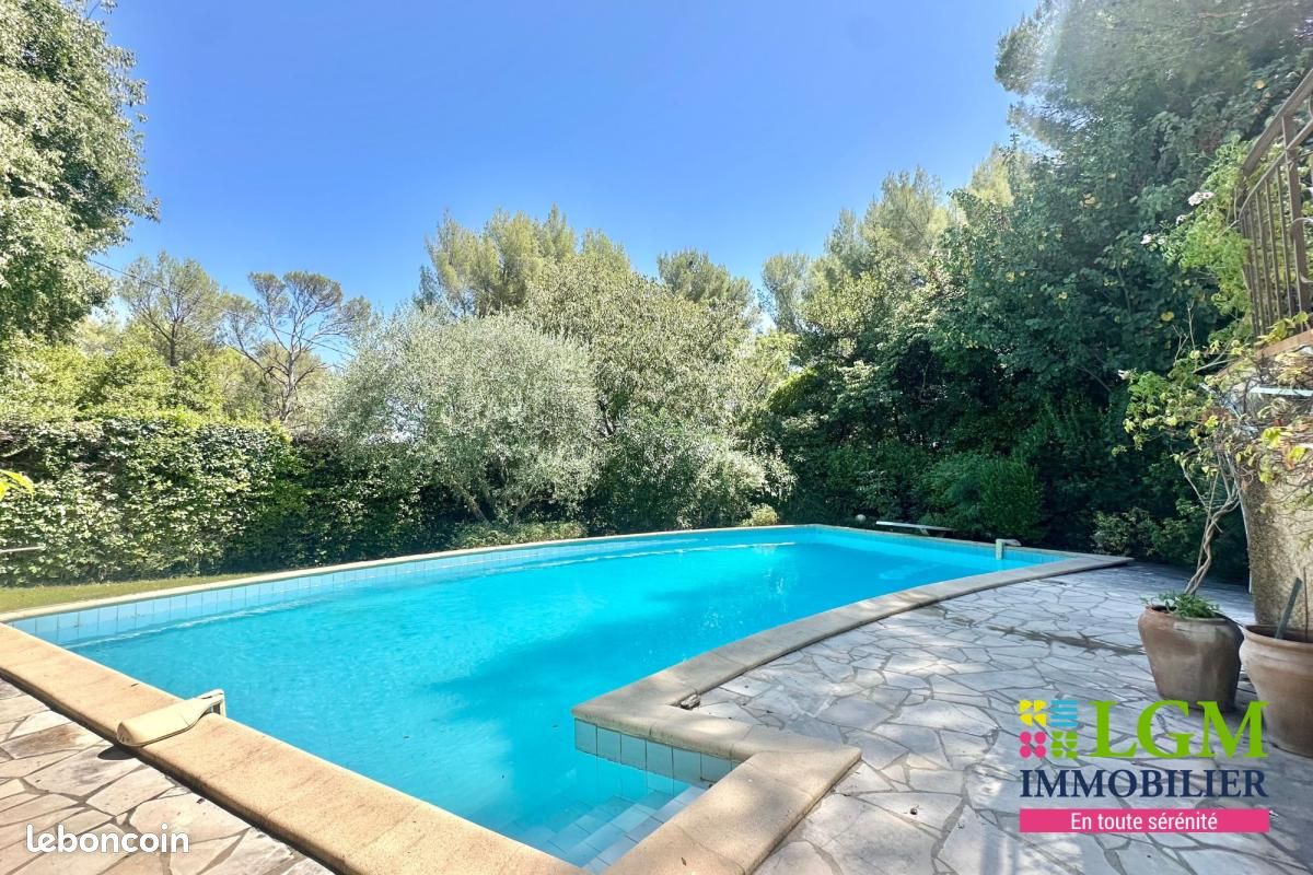 Maison 8 pièces 245 m² · à Nîmes · 245 m² · 767 000 €