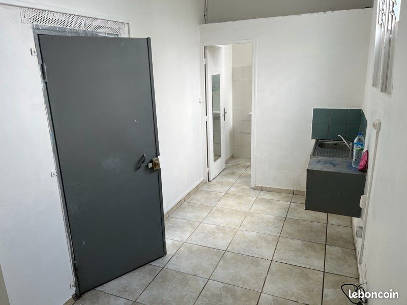 Appartement 1 pièce 20 m² · à Fort-de-France · 20 m² · 370 €