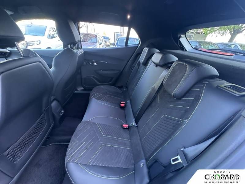 Peugeot 2008 Hybrid 145 e-DCS6 GT Exclusive (image 18)