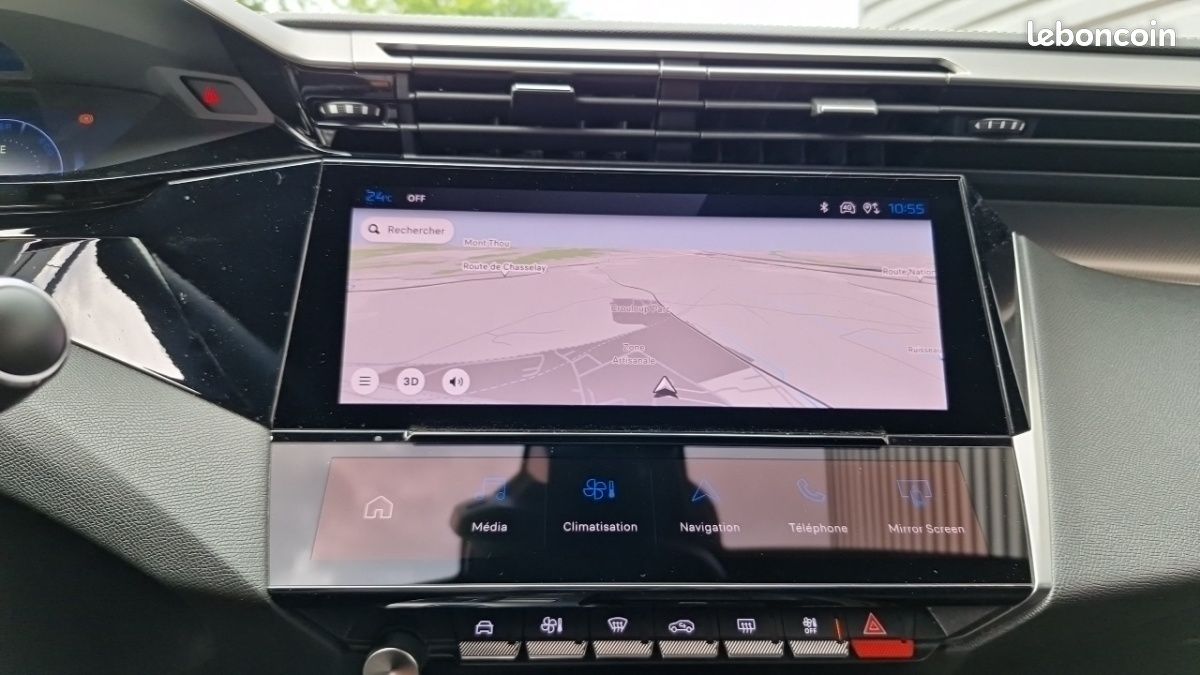 Peugeot 308 PHEV 225 E-EAT8 GT (image 16)