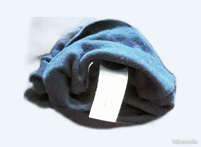Pull col roulé noir 8ans neuf marque Domyos (image 1)