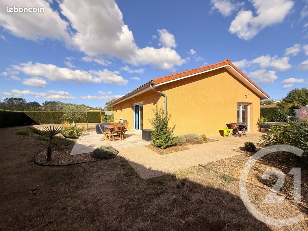 Maison 5 pièces 135 m² · à Vindry-sur-Turdine · 135 m² · 385 000 €