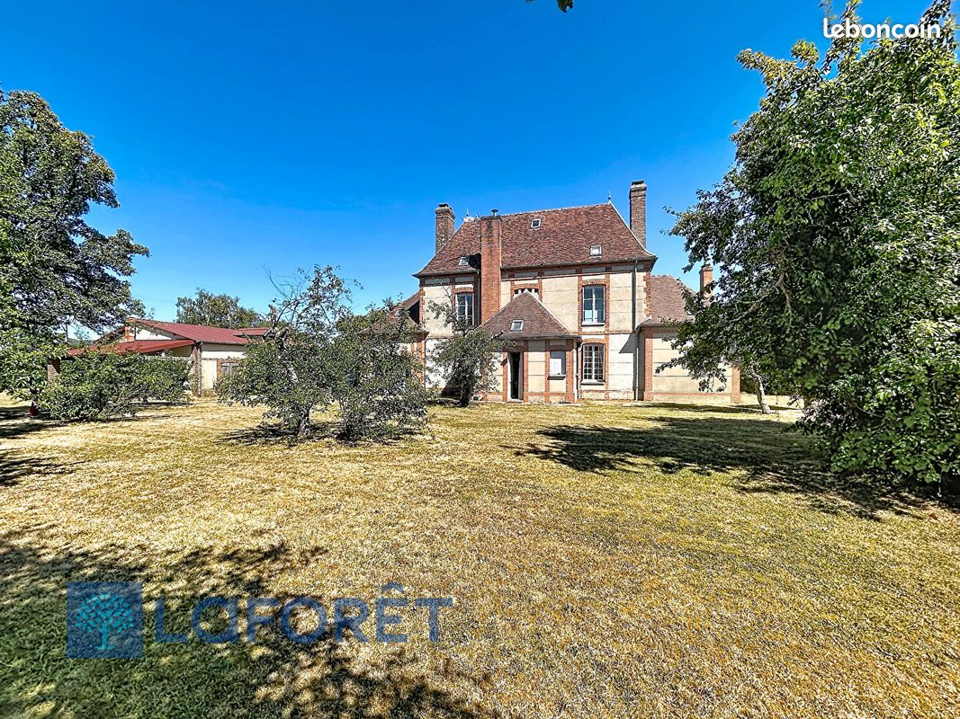 Maison 10 pièces 231 m² · à Rugles · 231 m² · 315 700 €