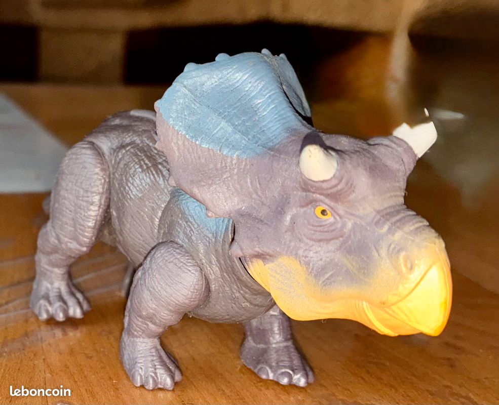 Jouet tricératops Jurassic World (image 1)