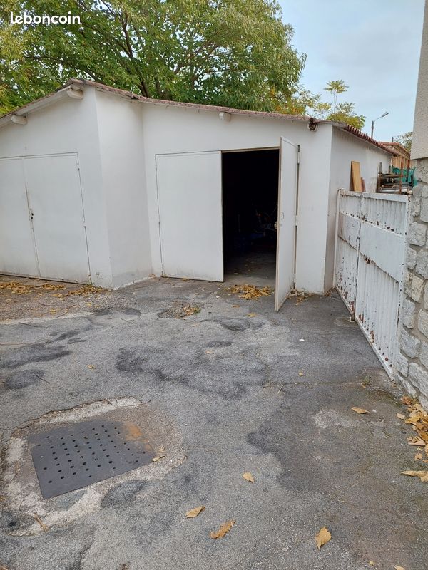 Place moto scooter à louer dans garage sur Toulon St roch · 60 €/mois