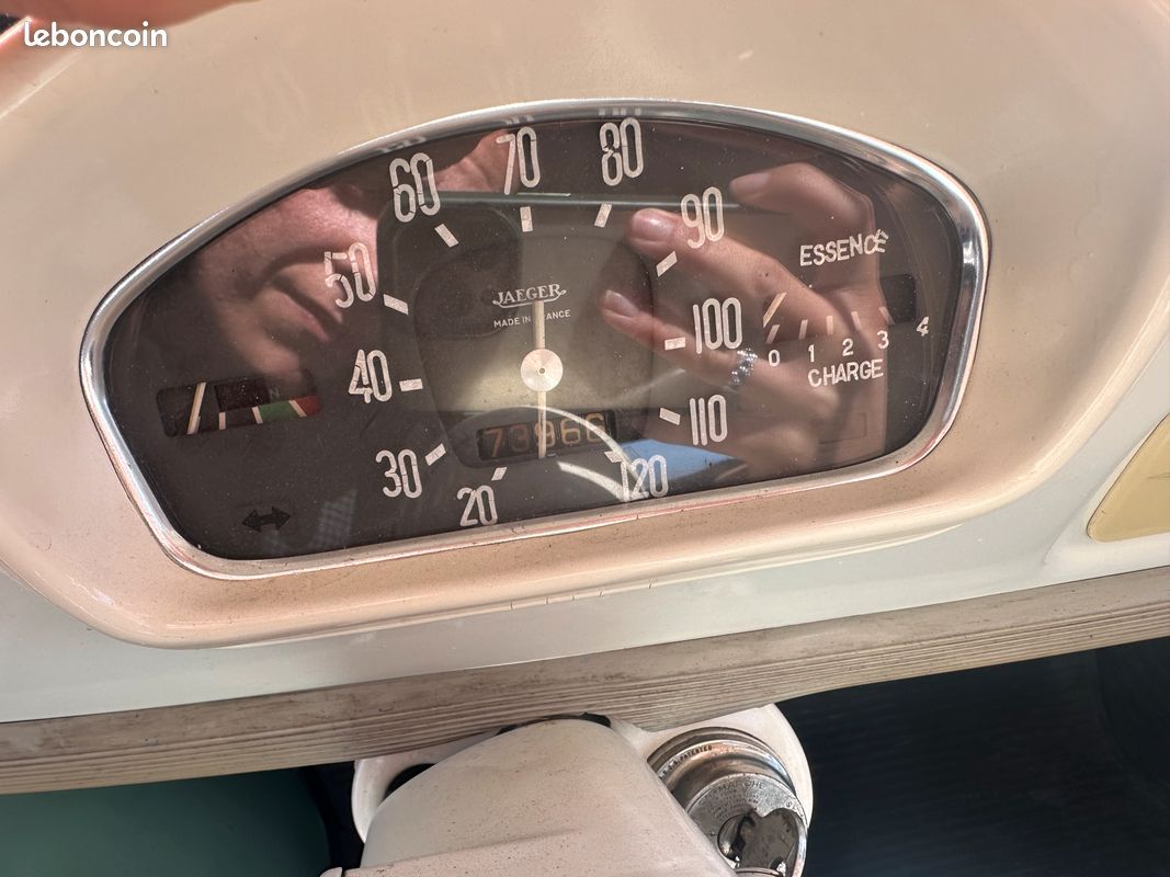 Renault 4CV - Véhicule de collection (image 6)