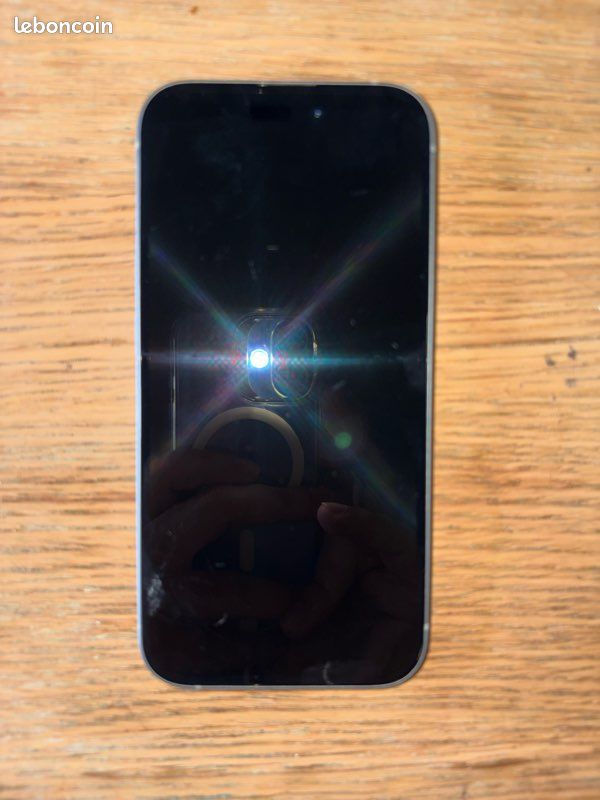 IPhone 15 neuf (écran cassé) (image 2)