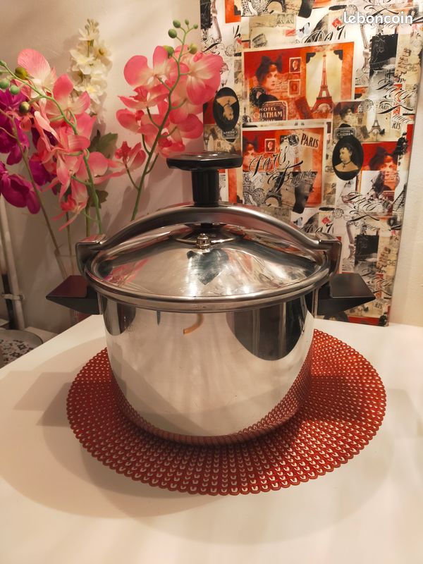 Cocotte minute Seb 8l neuve - Électroménager