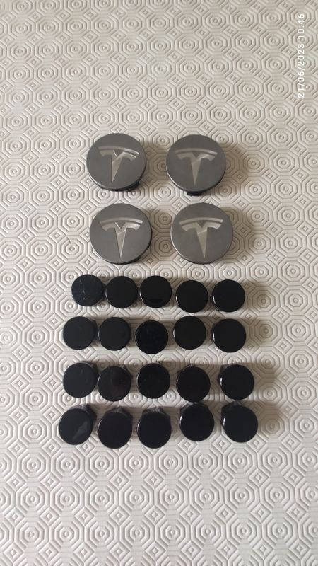 Tesla Model 3 Centre de roue Tesla + Caches Ecrous - Équipement auto