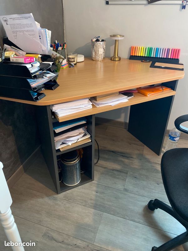 Bureau (image 1)
