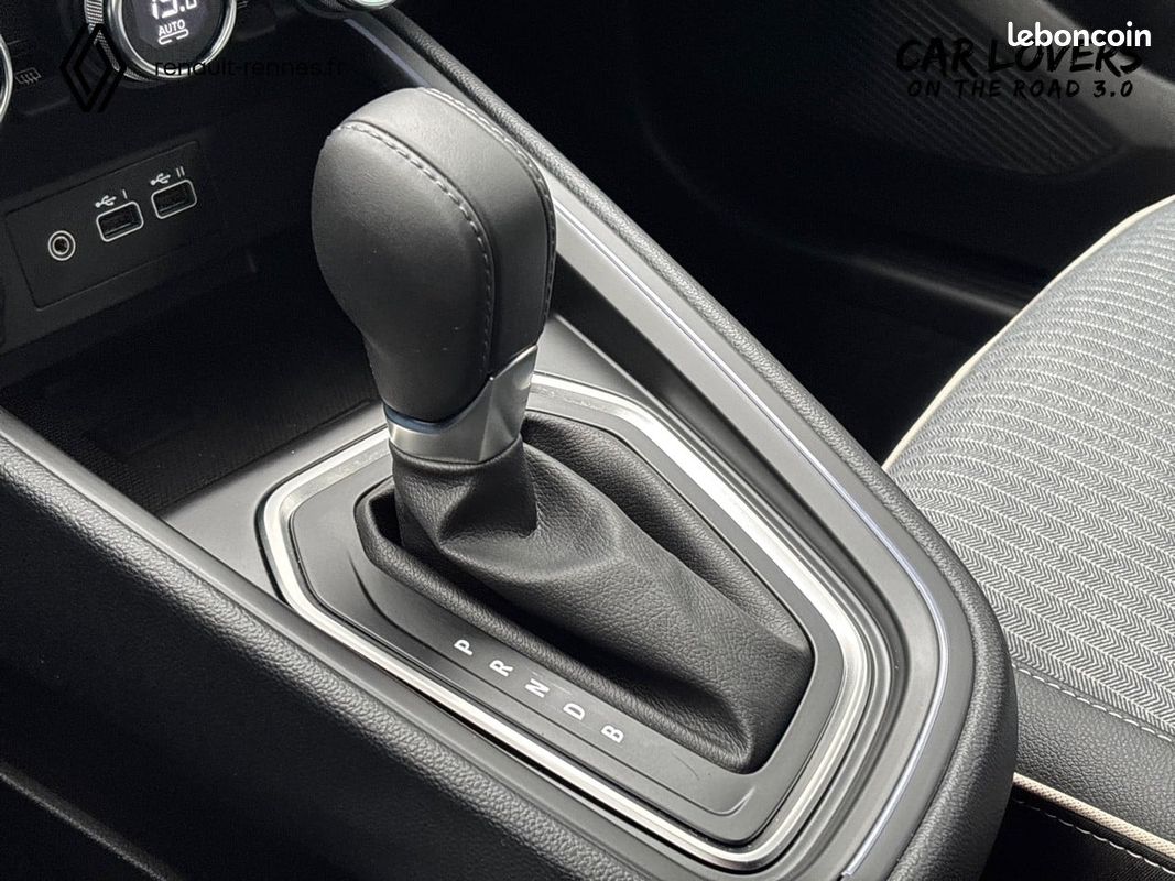 RENAULT Clio E-Tech full hybrid 145 ch GSR2 Techno (image 9)