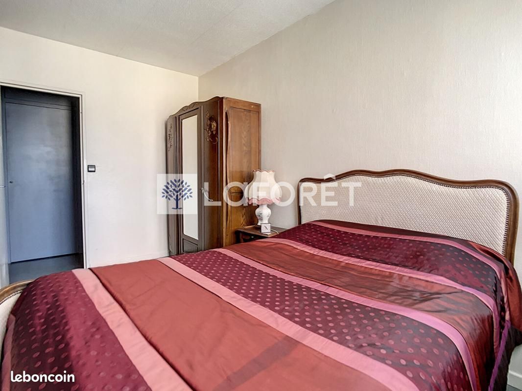 Appartement 3 pièces 77 m² - Parthenay 79200 (image principale 6)