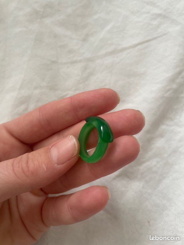 Bague en verre couleur verte (image 3)