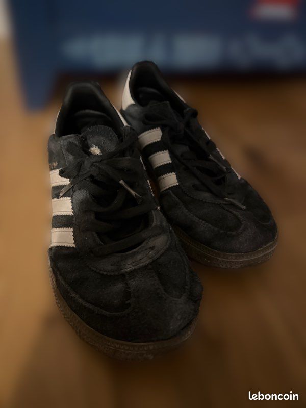 Adidas noir abîmé (image 1)