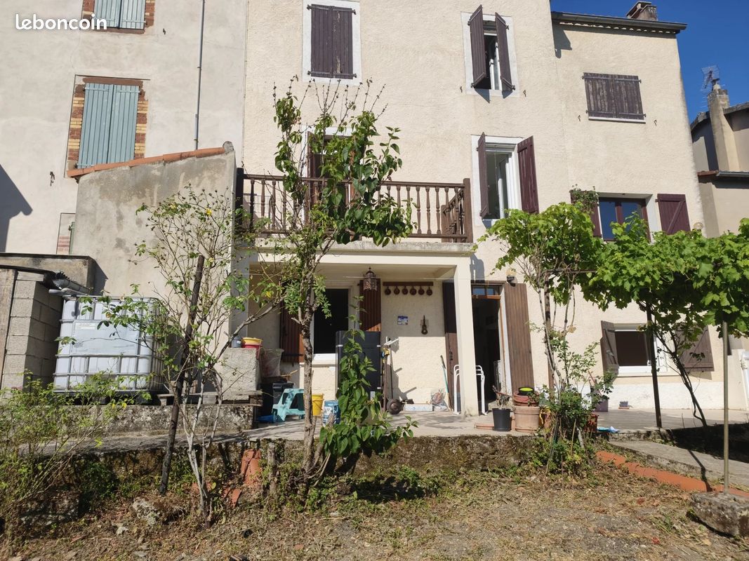 Maison 8 pièces 177 m² · à Saint-Juéry · 177 m² · 174 000 €