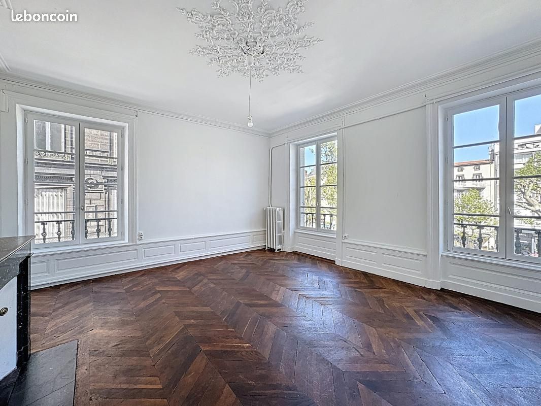Appartement 5 pièces 133 m² · à Clermont-Ferrand · 133 m² · 910 €/mois