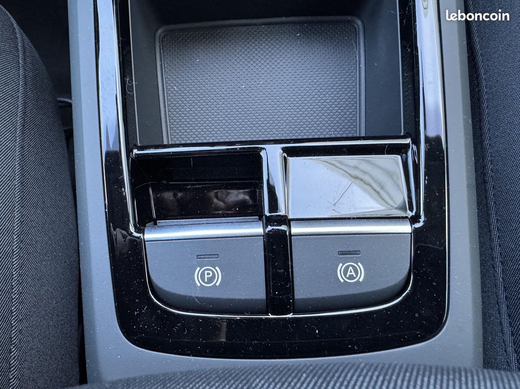 AUDI Q2 35 TFSI 150 S tronic 7 Design (image 21)