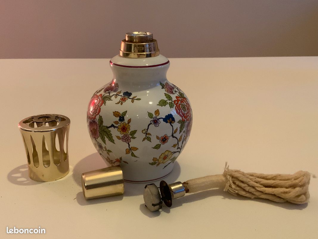 Lampe Berger En Porcelaine De Paris - Décor Floral Vintage - Occasion Complète Et Fonctionnelle
